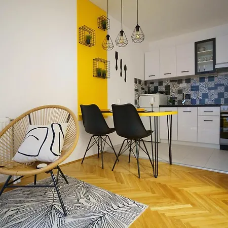 Sunny Place Apartment *