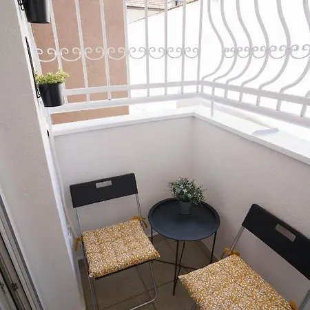 Sunny Place Apartment *
